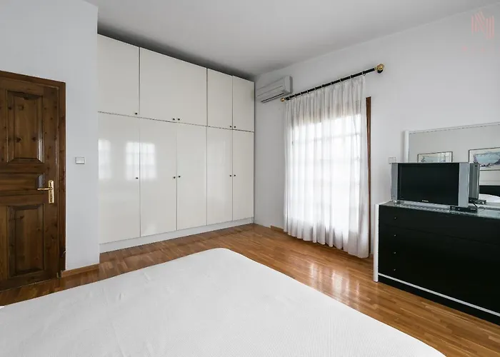 Classico, Nilie Hospitality Mgmt * Foustani